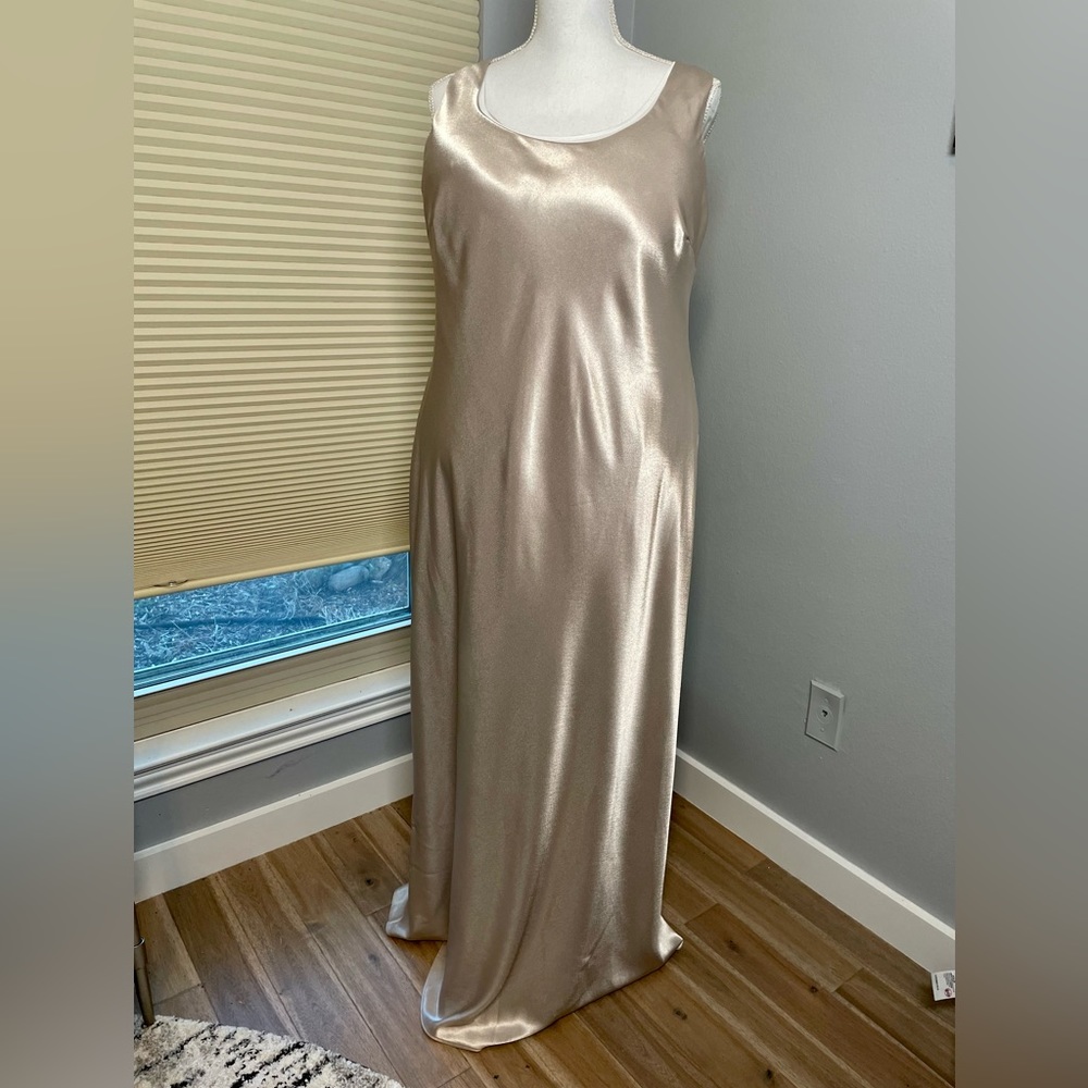 Liquid Silver Formal Slip-style floor length Dress Pullover Fit Size 20